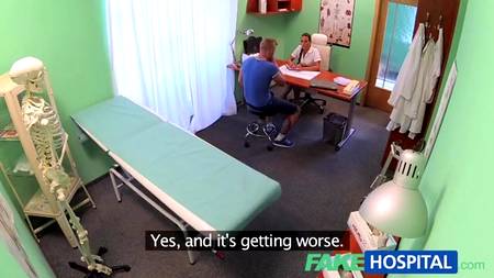 Похотливая докторша раздвинула ноги перед мускулистым пациентом