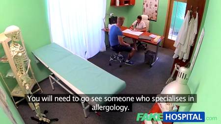 Похотливая докторша раздвинула ноги перед мускулистым пациентом