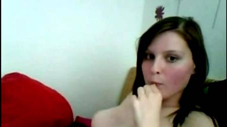 Юные студенты снимают домашнее видео на веб-камеру