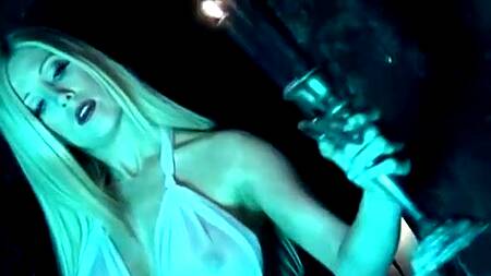 Телки в подвале доминируют над послушными мужиками