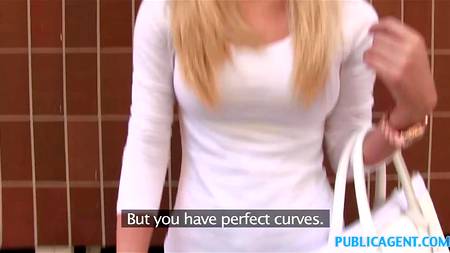Стройная блондинка трахаться за деньги