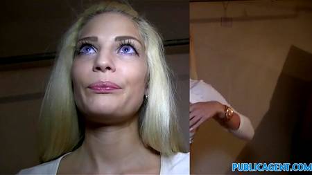 Стройная блондинка трахаться за деньги