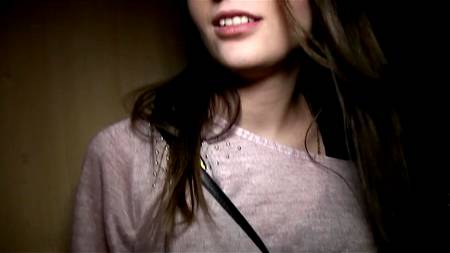 Пикапер ебет в подъезде брюнетку с большими натуральными сиськами