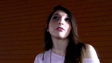 Пикапер ебет в подъезде брюнетку с большими натуральными сиськами