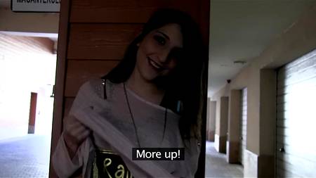 Пикапер ебет в подъезде брюнетку с большими натуральными сиськами