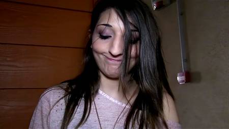 Пикапер ебет в подъезде брюнетку с большими натуральными сиськами