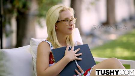 Две блондинки побаловались большим членом