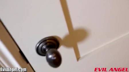 Длинный перец прорывается внутрь огромной задницы