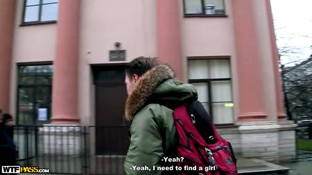 Русские парни жарят на бильярдном столе стройную телочку в черных чулках