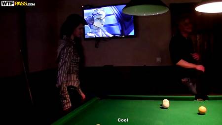 Русские пикаперы сношают длинноногую куколку на бильярдном столе