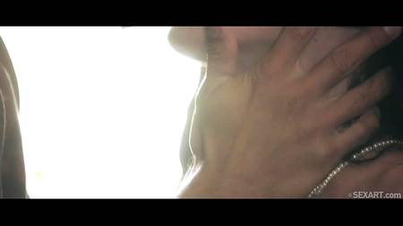 Накаченный парень нежно ебет роскошную брюнетку в красивом белье