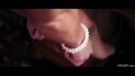 Накаченный парень нежно ебет роскошную брюнетку в красивом белье