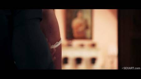 Накаченный парень нежно ебет роскошную брюнетку в красивом белье