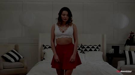 Зрелый кобель доводит до экстаза молодую девицу с красивой натуральной грудью