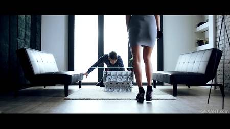 Пышногрудая брюнетка прыгает на члене довольного мужика