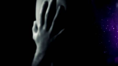 Романтический секс в воде с горячей темноволосой девушкой