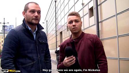 Русские кобели развели сучку на групповой секс на улице