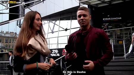 Русские кобели развели сучку на групповой секс на улице