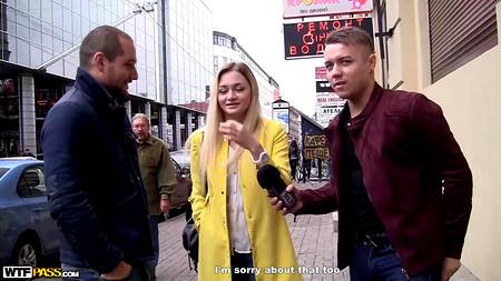 Русские кобели развели сучку на групповой секс на улице