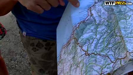 Парни пустили по кругу стройных девчонок с маленькими сиськами