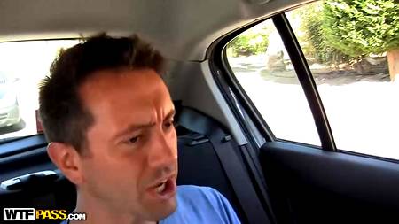 Парни пустили по кругу стройных девчонок с маленькими сиськами