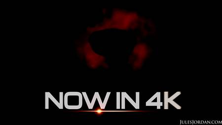 Кобели ебут с двух сторон обмазанную маслом жапастую нимфу