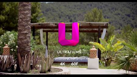 Стройная рыжеволосая сучка отдалась на улице парням с огромными болтами