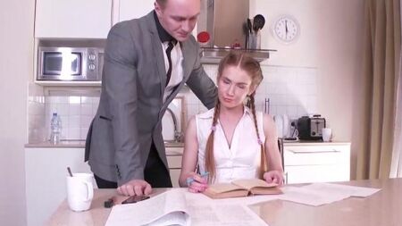 Русский пацан наполнил рот спермой молодой студентке с косичками