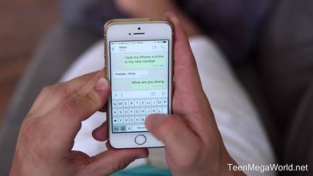 Стройная молодуха прыгает очком на хую балдеющего парня