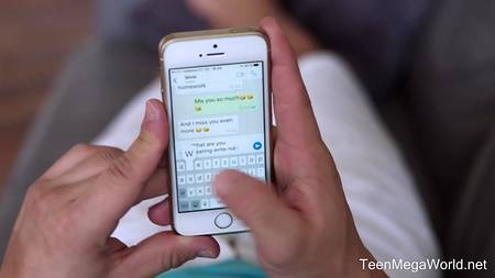 Стройная молодуха прыгает очком на хую балдеющего парня