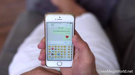 Стройная молодуха прыгает очком на хую балдеющего парня