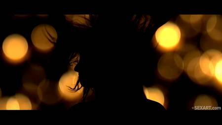 Очаровательная Alexis Crystal дрочит ногами хуй балдеющему мужчине