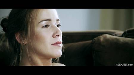 Очаровательная Alexis Crystal дрочит ногами хуй балдеющему мужчине