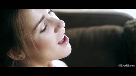 Очаровательная Alexis Crystal дрочит ногами хуй балдеющему мужчине