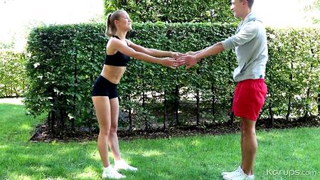 Молодой паренек накончал в пизду чешской сучке Alexis Crystal