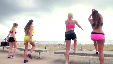 Пышногрудая милфа скачет на фаллосе мускулистого кавалера