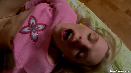 Молодая блондинка объездила очком крепкий стояк русского самца