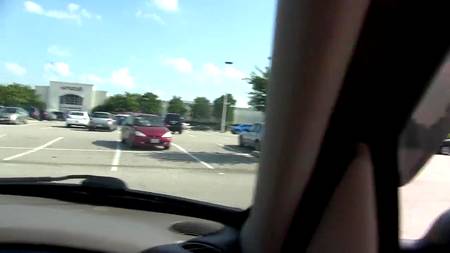 Няшная девушка глубоко сосет хуй в автомобиле от первого лица