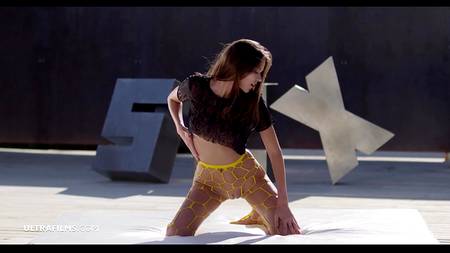 Красивое порно на улице с очень привлекательной худенькой девушкой