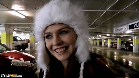 Порно агент ебет за деньги русскую девушку от первого лица