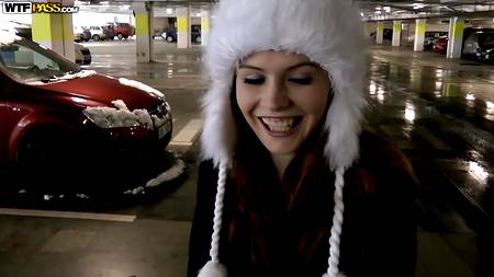 Порно агент ебет за деньги русскую девушку от первого лица