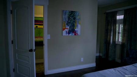 Отымел миниатюрную блондинку и мощно кончил ей на лицо