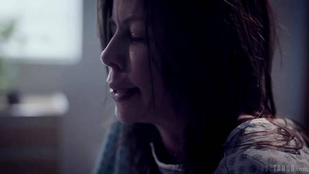 Медбрат дрючит в больнице двух нимфоманок с огромными сиськами