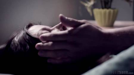 Медбрат дрючит в больнице двух нимфоманок с огромными сиськами