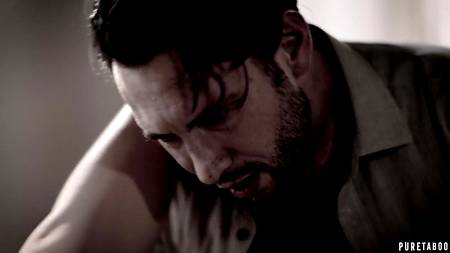 Красивая девушка жадно высосала их хахаля всю сперму