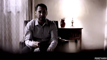 Красивая девушка жадно высосала их хахаля всю сперму