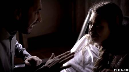 Красивая девушка жадно высосала их хахаля всю сперму