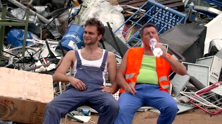 Два мужика отымели на работе длинноногую зрелую нимфоманку