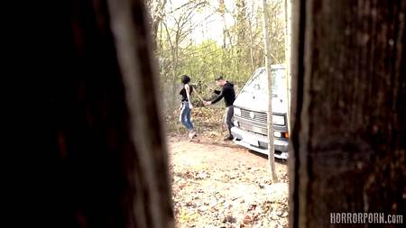 Мужик в маске жестко насилует в гараже связанную сучку