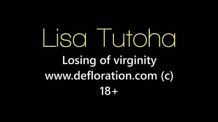 Опытный любовник нежно сбивает целку у красивой русской девицы